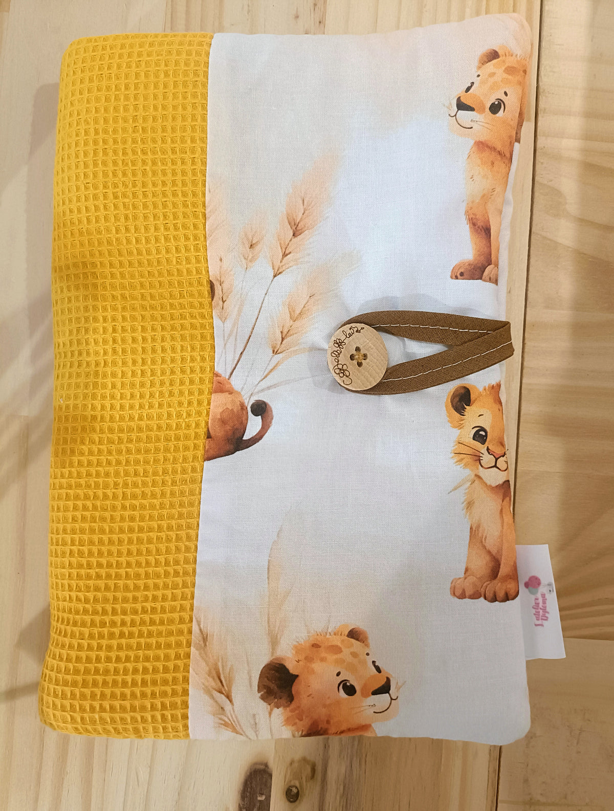 Protège carnet de santé Lion fait main - L’atelier dyloma