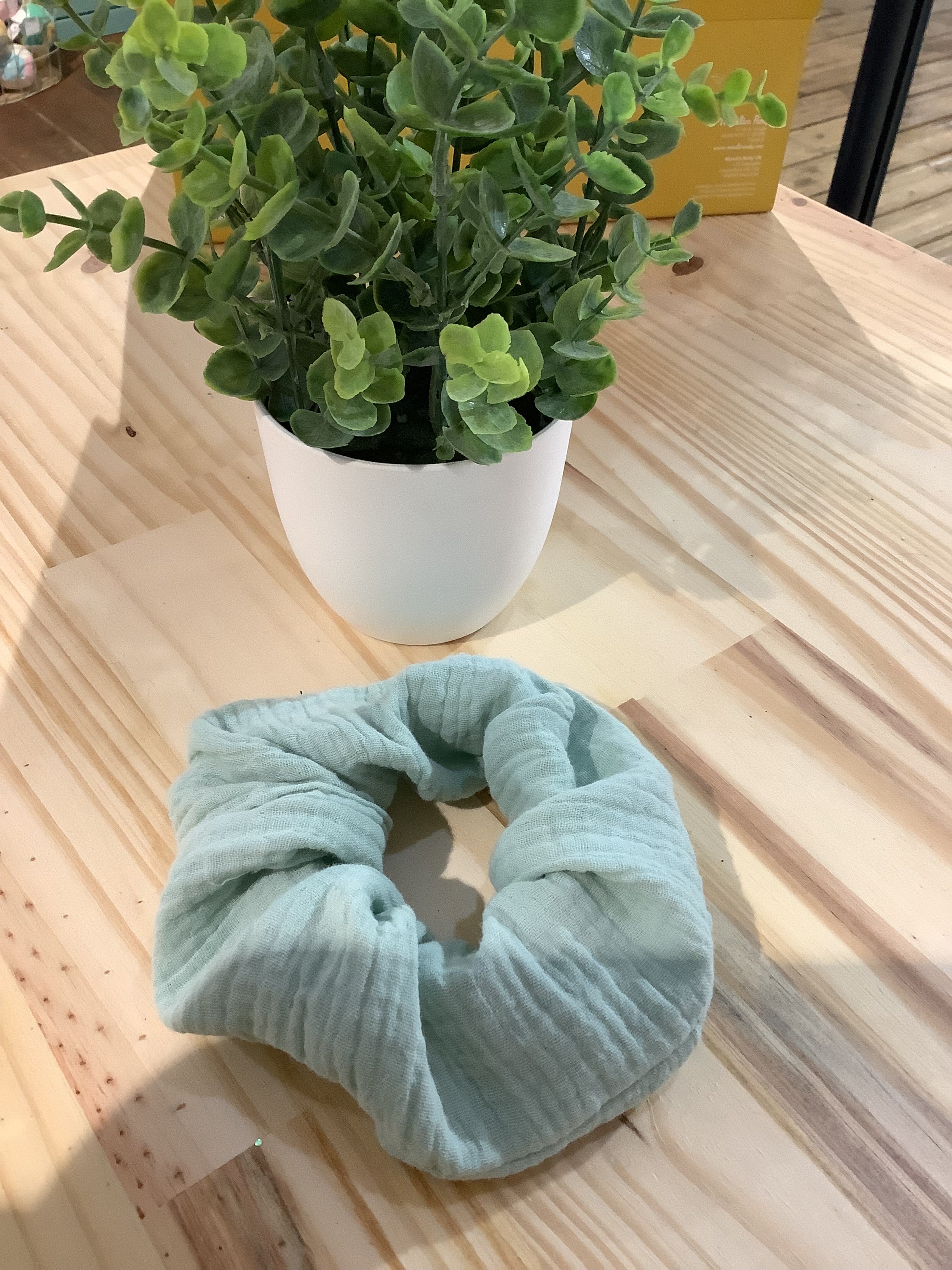 Chouchou vert d’eau fait main - L’atelier dyloma