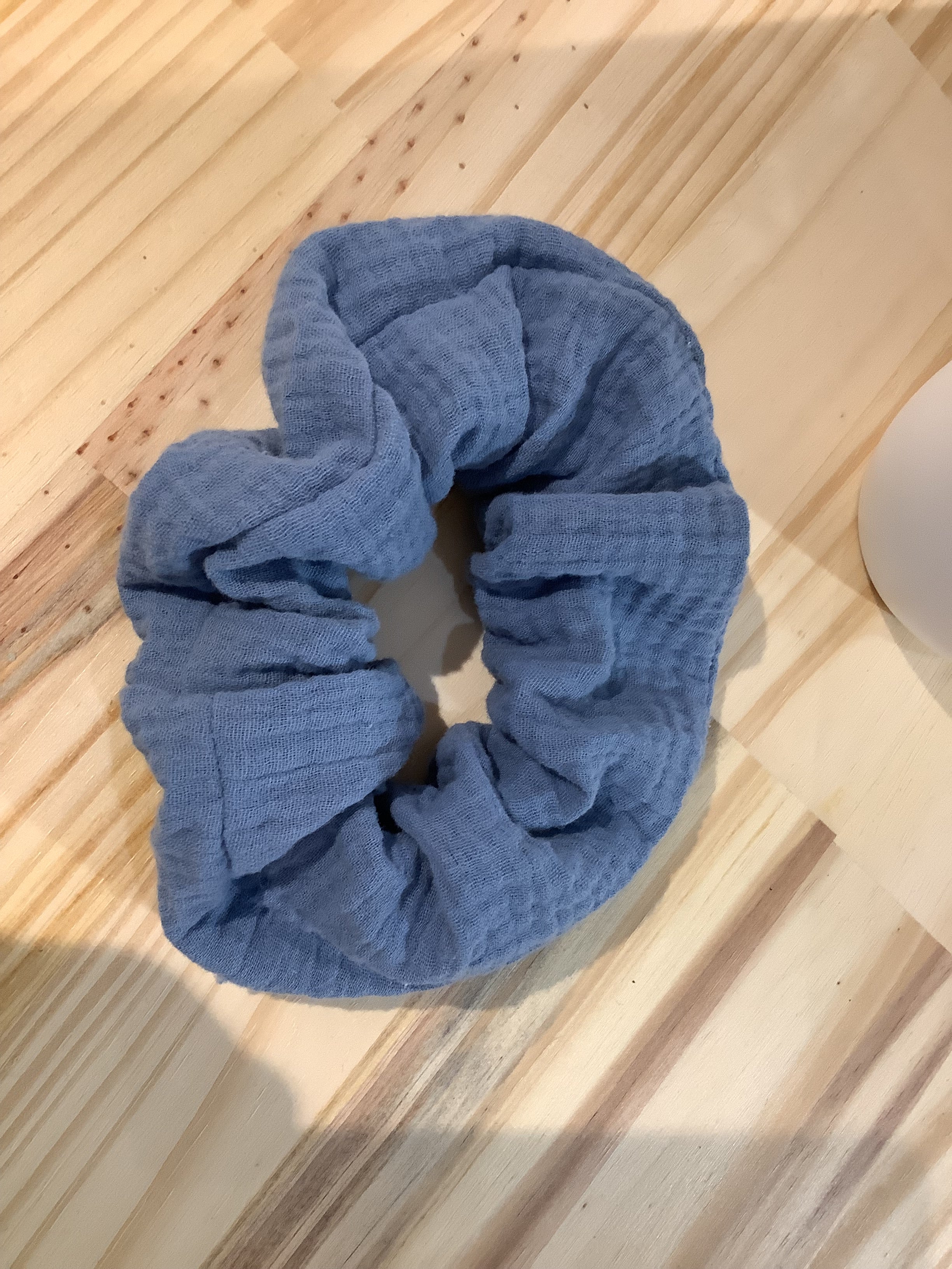 Chouchou bleu jean fait main - l’atelier dyloma