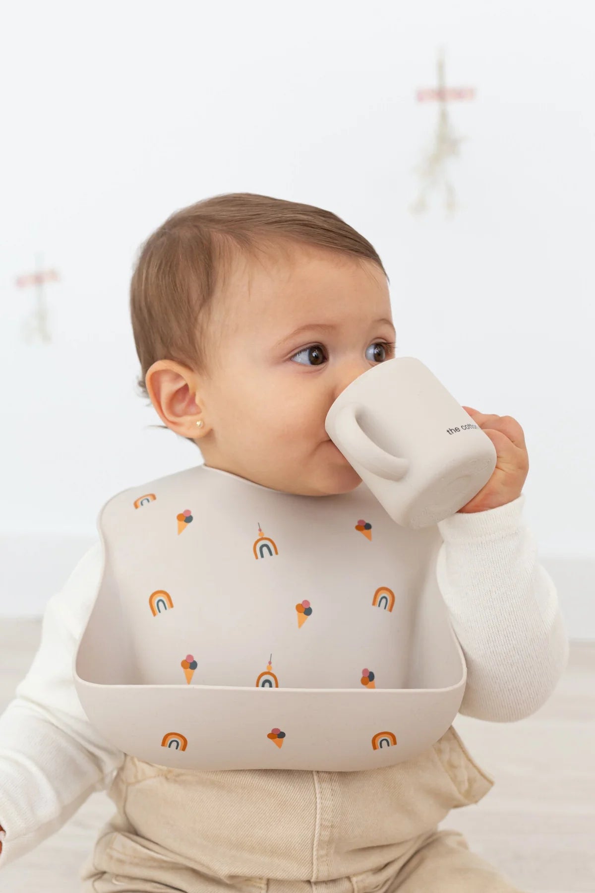 Bavoir en silicone Rainbow - The Cotton cloud