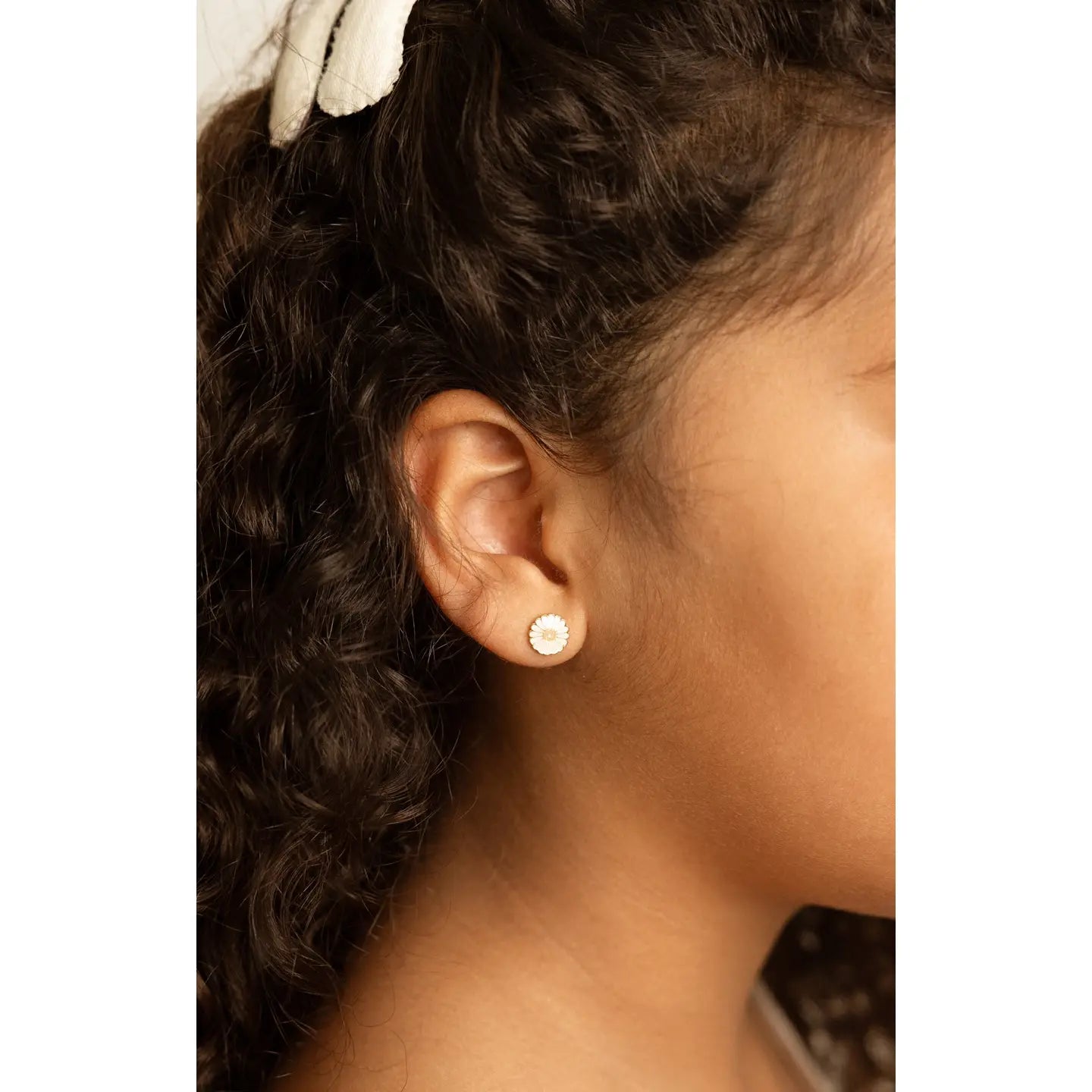 Puces d'oreilles Marguerite dorée - Mrs Ertha