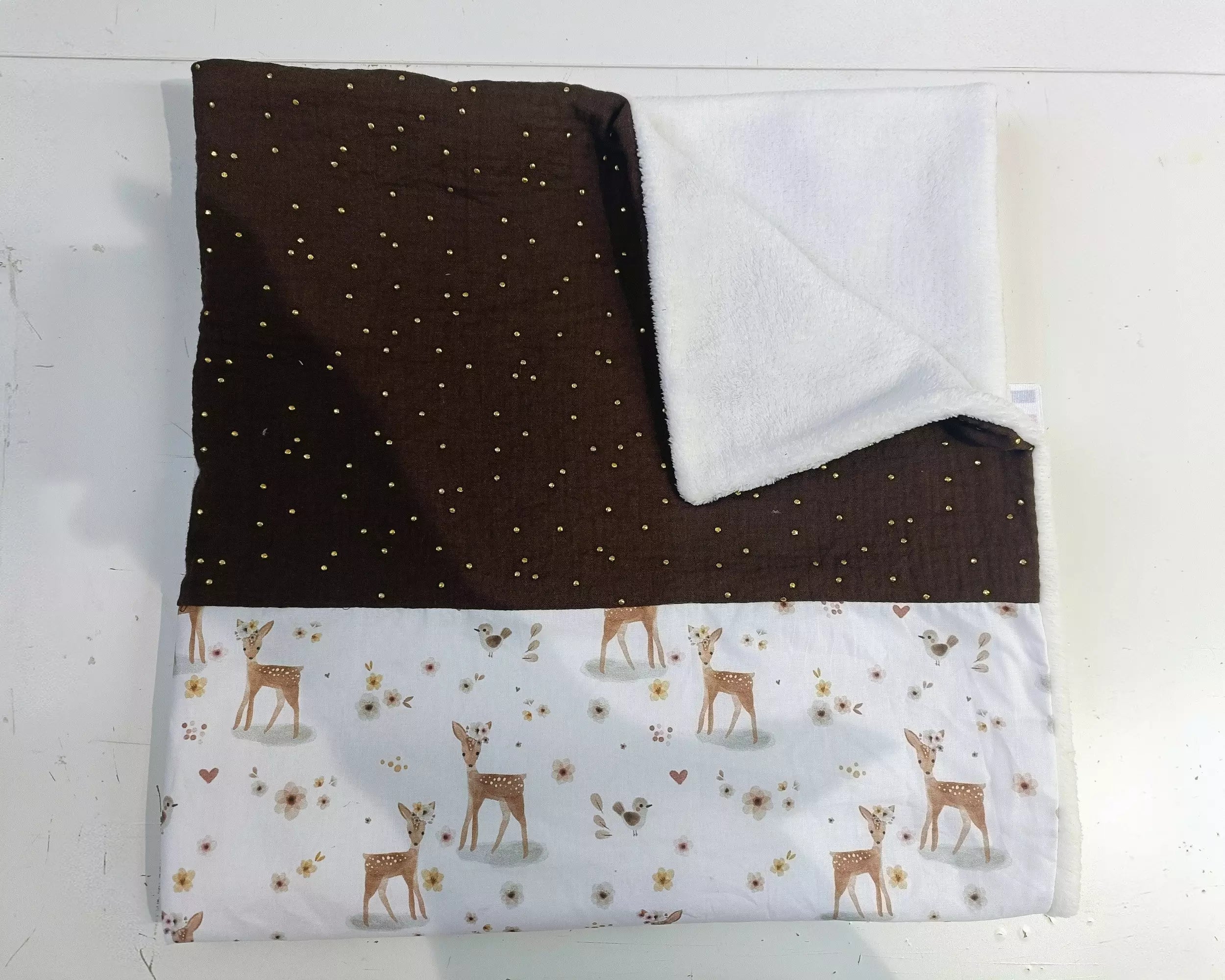 Couverture Biche des forêts fait main - L'Atelier Dyloma