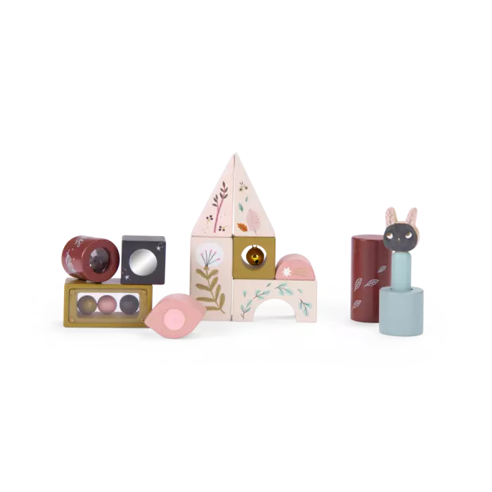 Cubes d'activités en bois après la pluie - Moulin roty