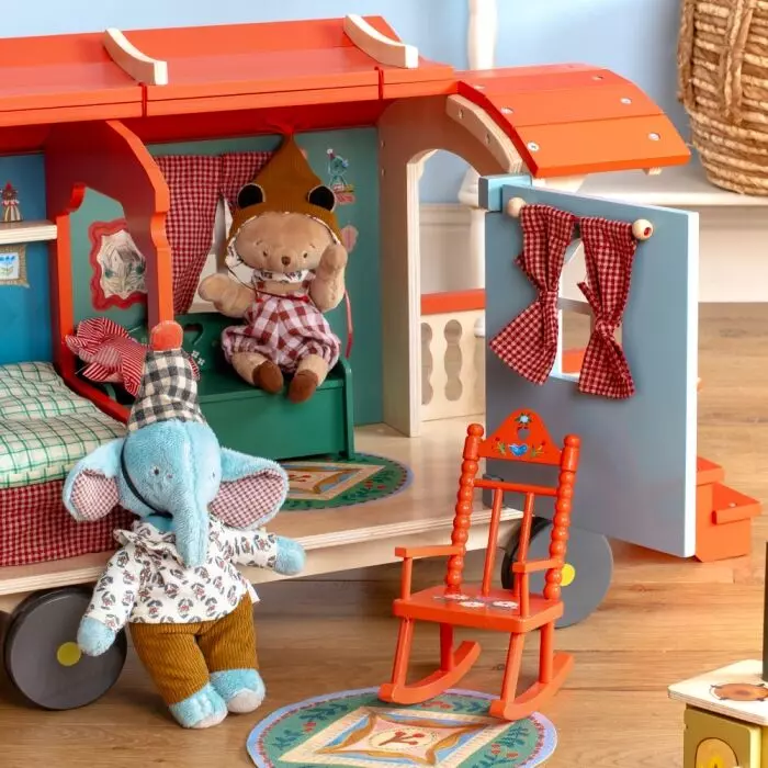 Roulotte en bois avec accessoires Les Minouchkas - Moulin roty