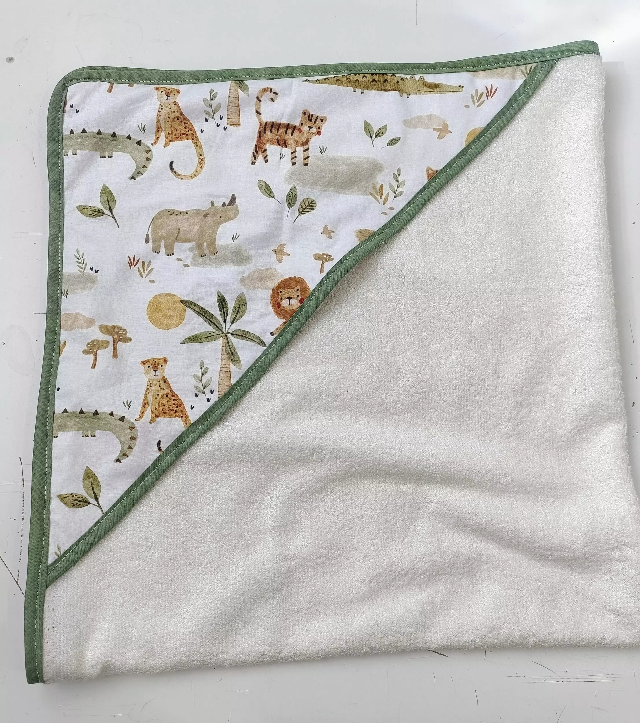 Cape/sortie de bain Jungle fait main - l'Atelier Dyloma